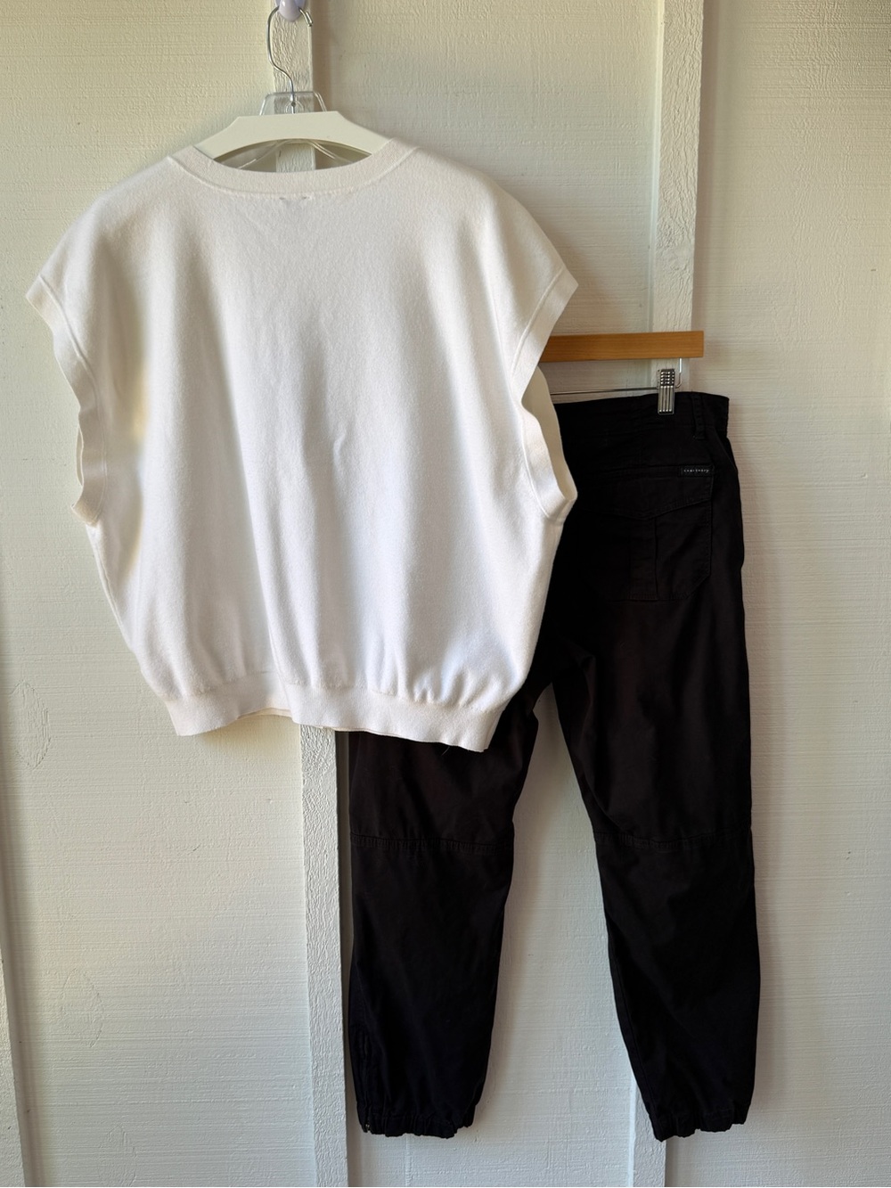 Simple Style | Maeve Sweater Vest XL | Black Chino-Like Jogger by Sanctuary 31 - Picture 5 of 13